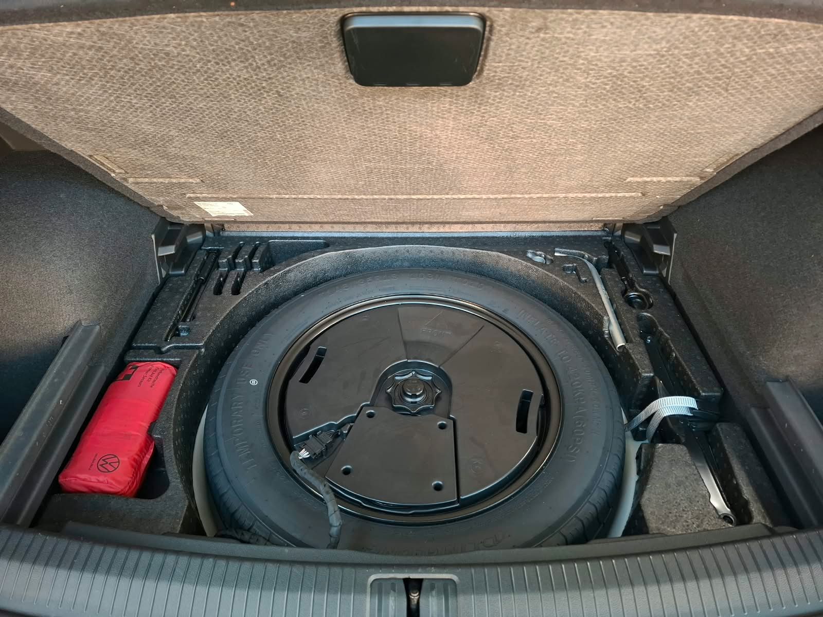 Fahrzeugabbildung Volkswagen Tiguan R-Line 2,0 TSI DSG 4Motion + IQ.Light LED
