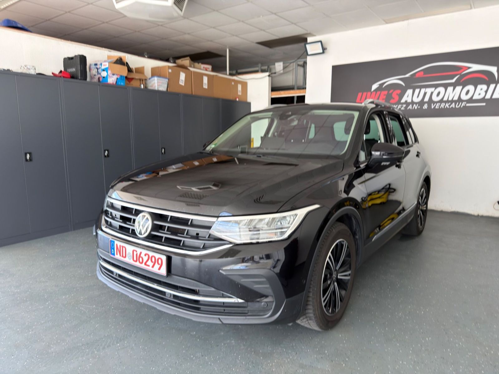 Volkswagen Tiguan - 1