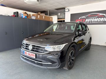 Volkswagen Tiguan - 1