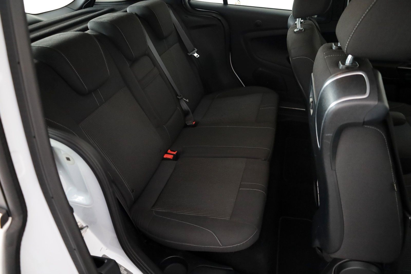 Fahrzeugabbildung Ford B-MAX Titanium SH, Cool & Sound-Paket 3,SR+WR
