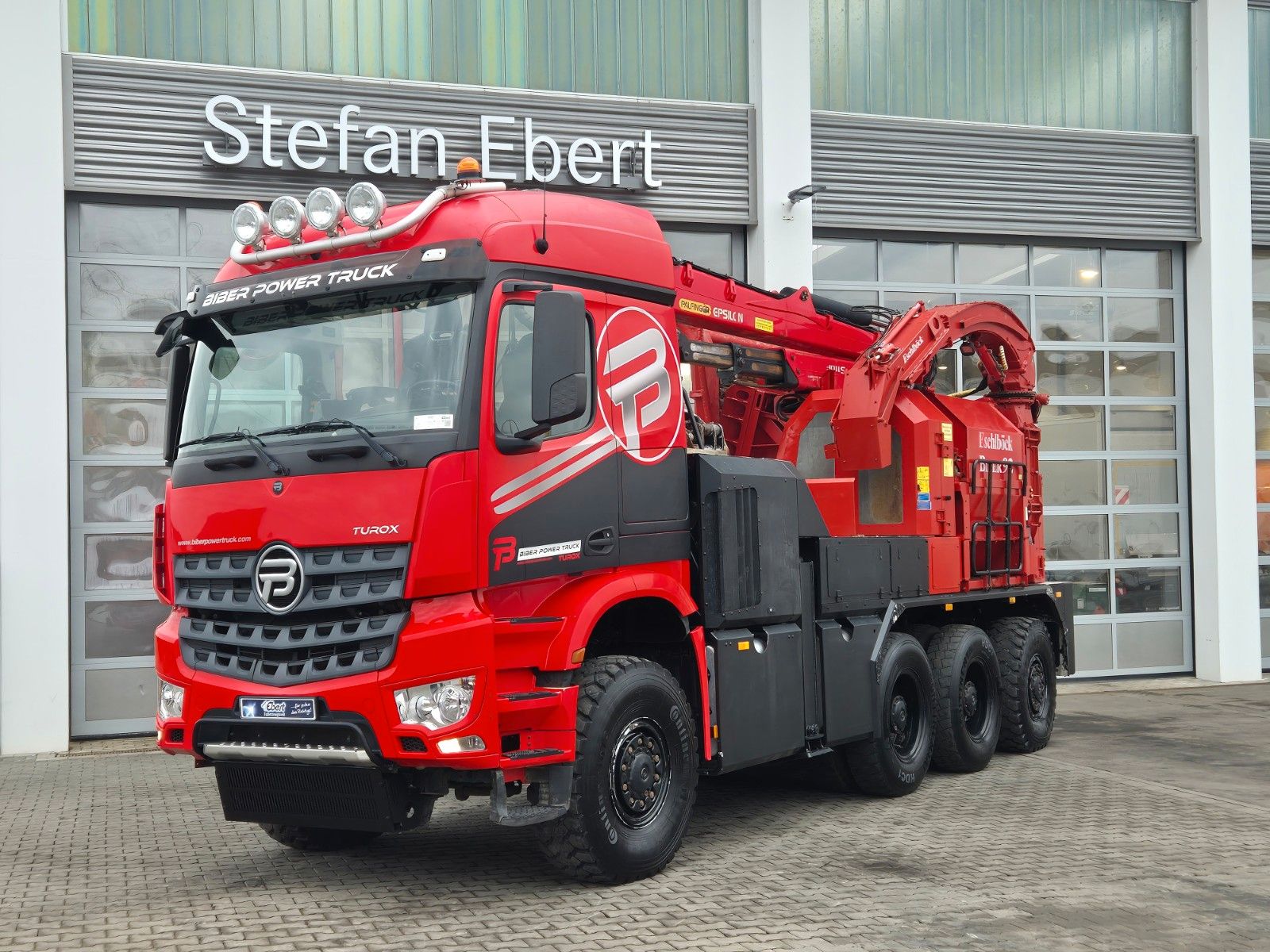 Fahrzeugabbildung Mercedes-Benz TUROX 8x8 Eschlböck Biber 92 Holzhacker / 1.512h