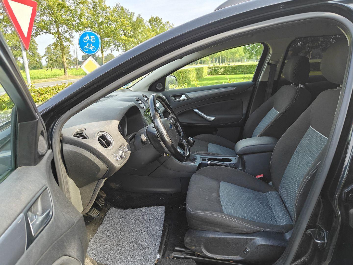 Ford Mondeo 2011 — photo 10