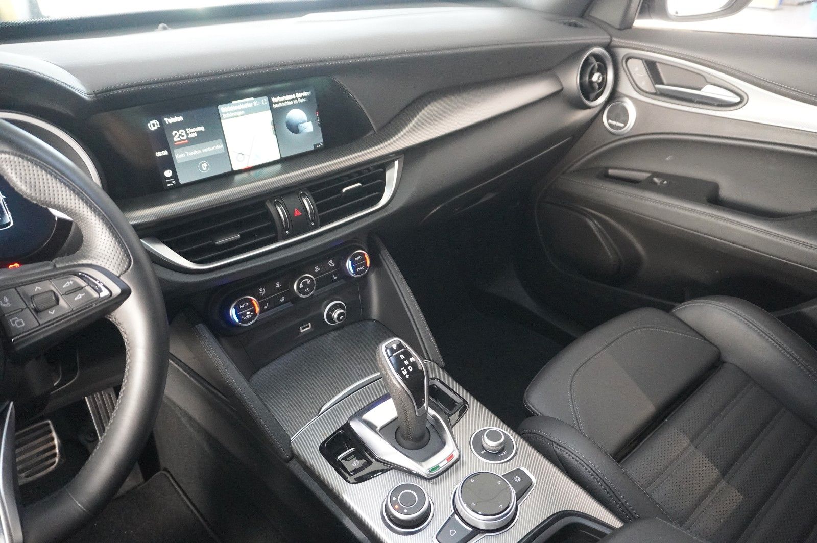 Fahrzeugabbildung Alfa Romeo Stelvio 2.2D VELOCE Q4 NAVI/LED/KAMERA/MATRIX/SH