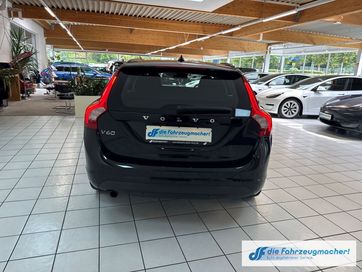 Fahrzeugabbildung Volvo V60 Kombi Momentum D3 Navi Klimaautom Musikstrea