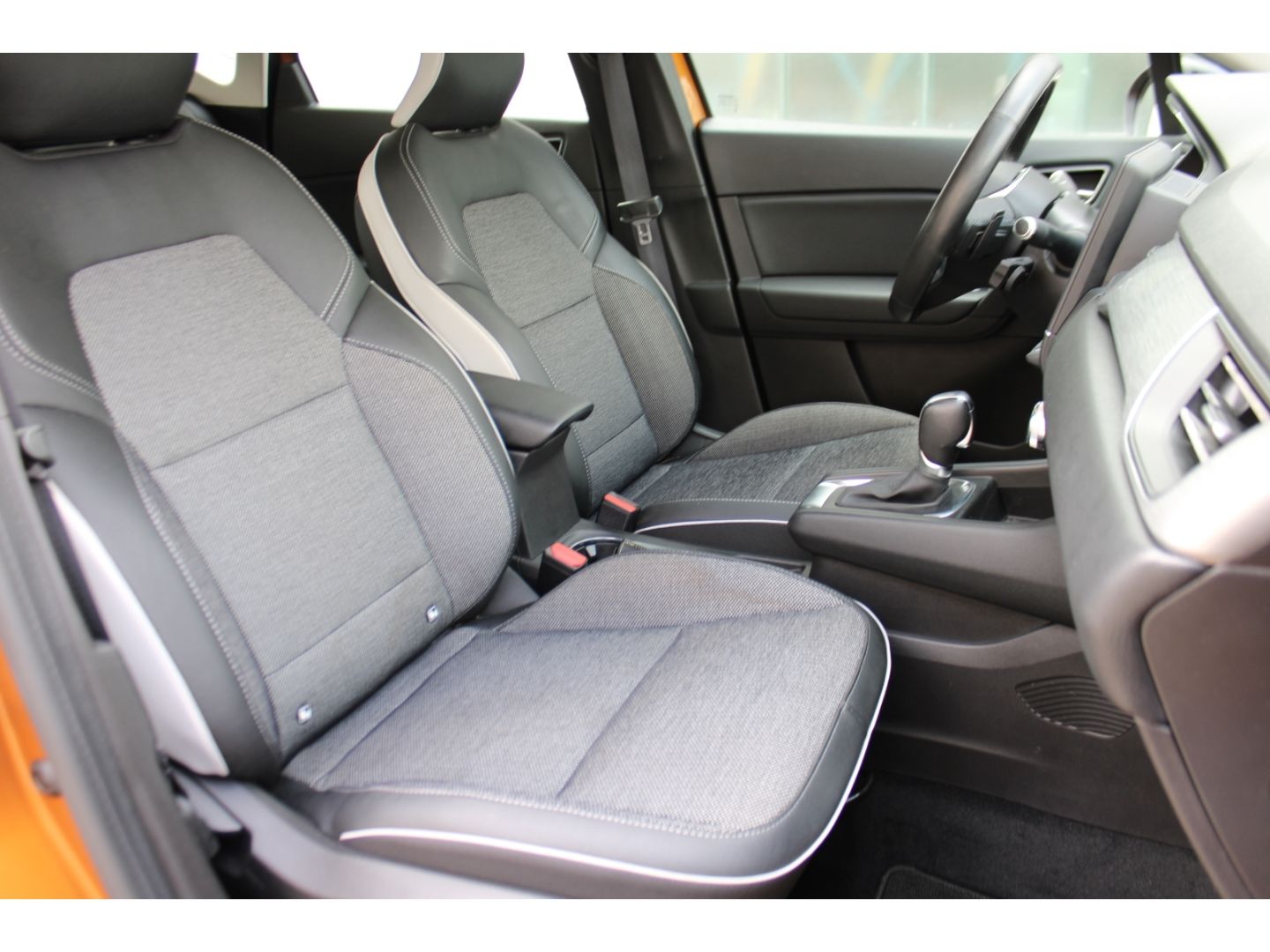 Fahrzeugabbildung Renault Captur II Intens LED GRA PDC RFK Navi StHzg WiPa