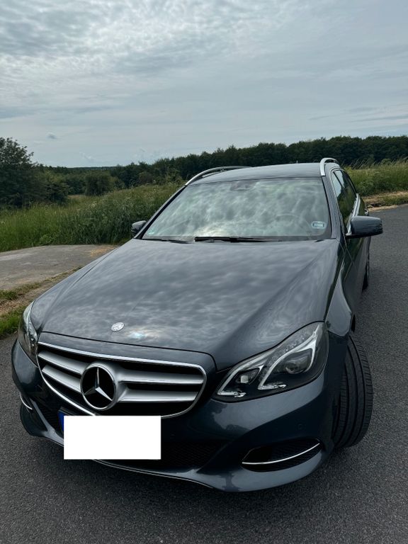 Image of Mercedes-Benz E 220