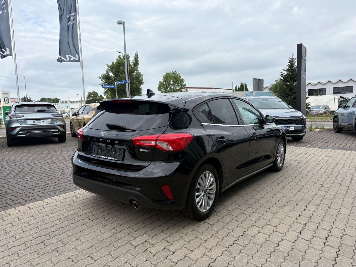 Fahrzeugabbildung Ford Focus Titanium Kamera Schiebedach LED SHZ PDC