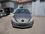Mercedes-Benz B 180 Automatik Klima SHZ PDC Ab.AHK 1.Hd 50Tkm - gebrauchte Mercedes-Benz B-Klasse aus dem Jahr 2010