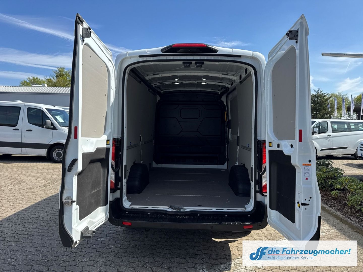 Fahrzeugabbildung Ford Transit Kasten 350 L2H2 Trend Klimaautom DAB Tot