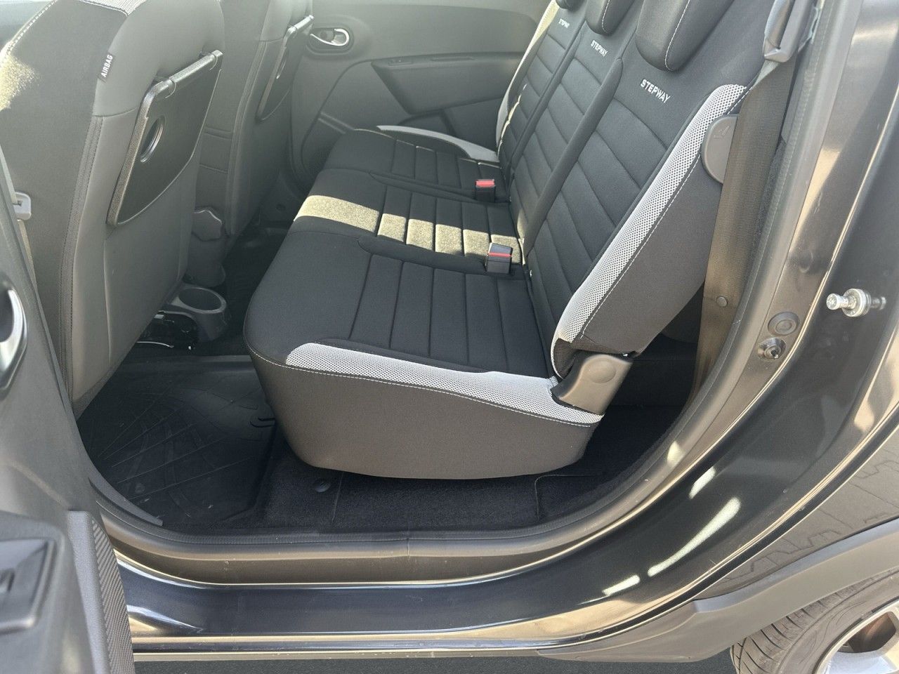 Fahrzeugabbildung Dacia Lodgy Stepway TCe 130 PS