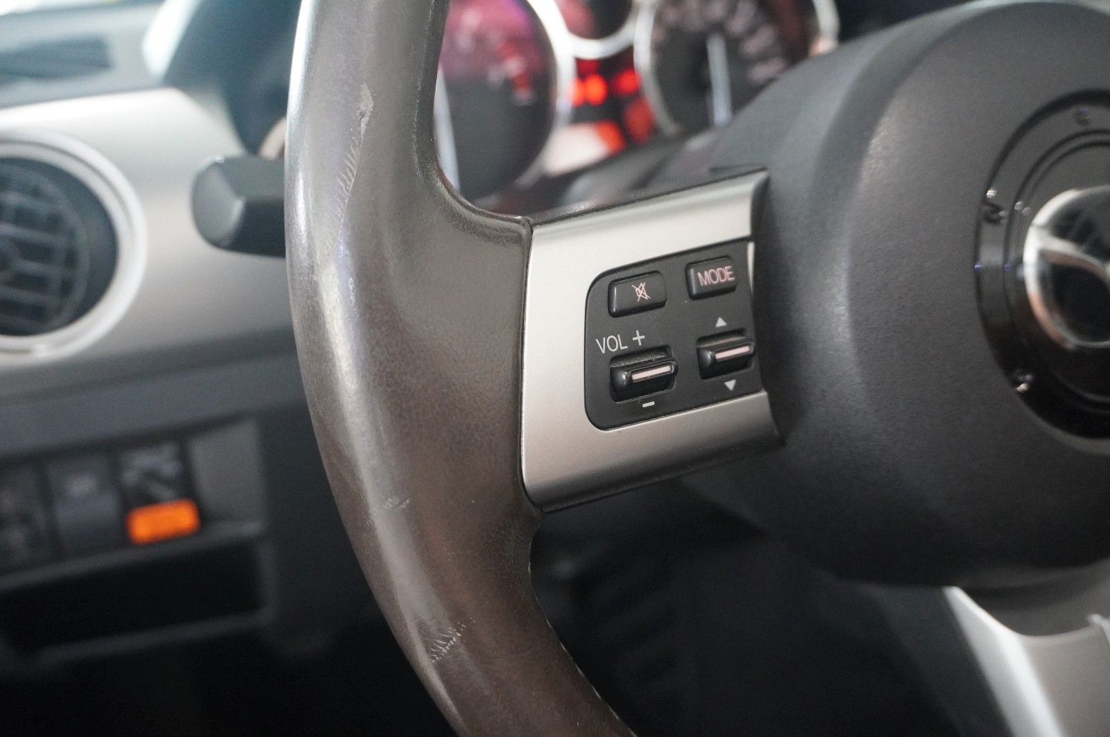 Fahrzeugabbildung Mazda MX-5 1.8 NISEKO ROADSTER SPORT/SHZ/NEBEL/MULTI.