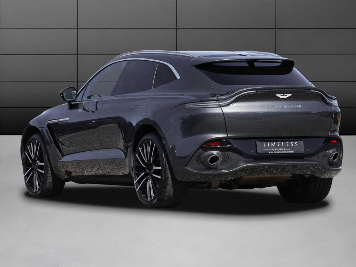 Aston Martin DBX 550