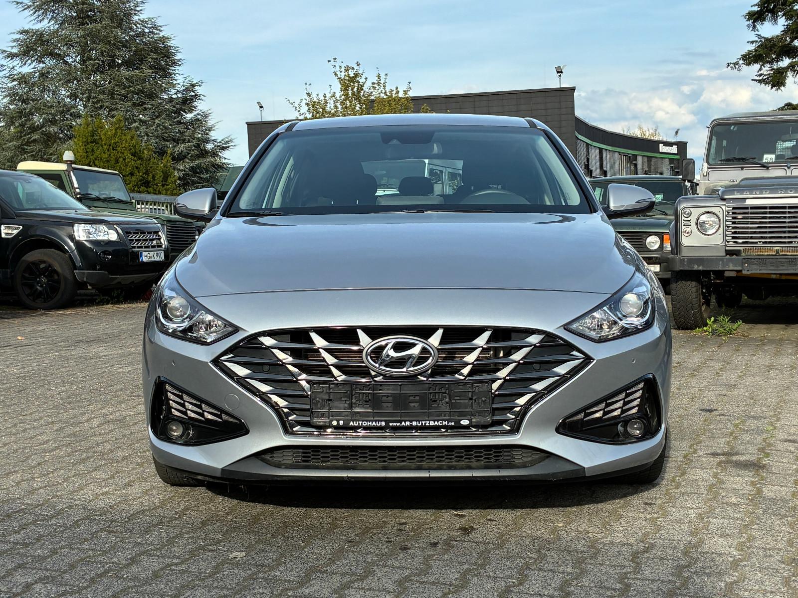 Hyundai i30, Navigation, AC Auto, Sitzhzg., TÜV neu