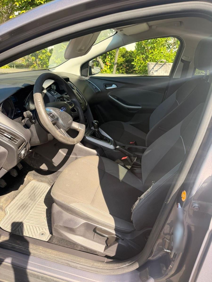 Ford Focus 2011 — photo 8