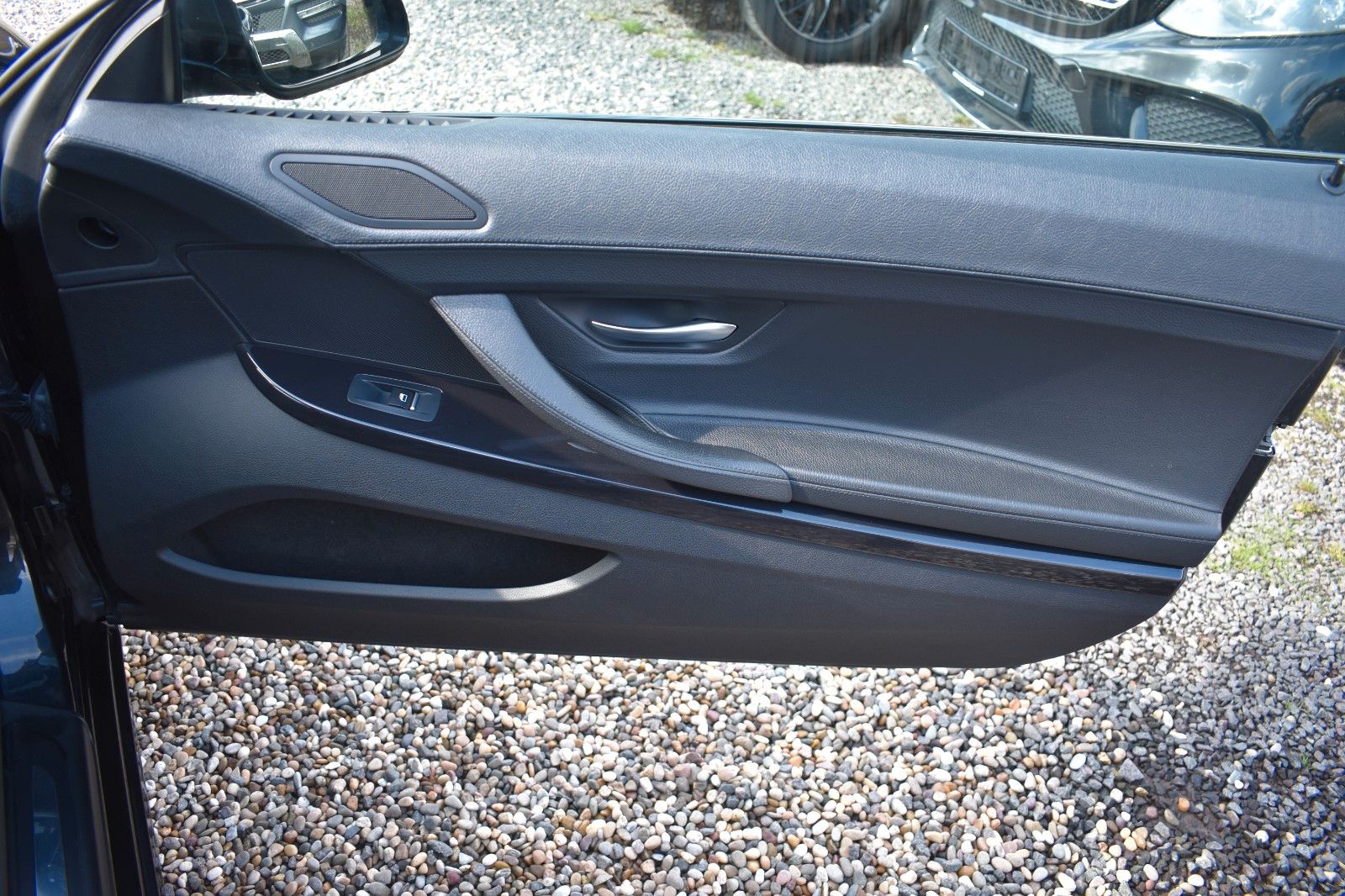 Fahrzeugabbildung BMW 640 i Coupe Schwarz Schwarz