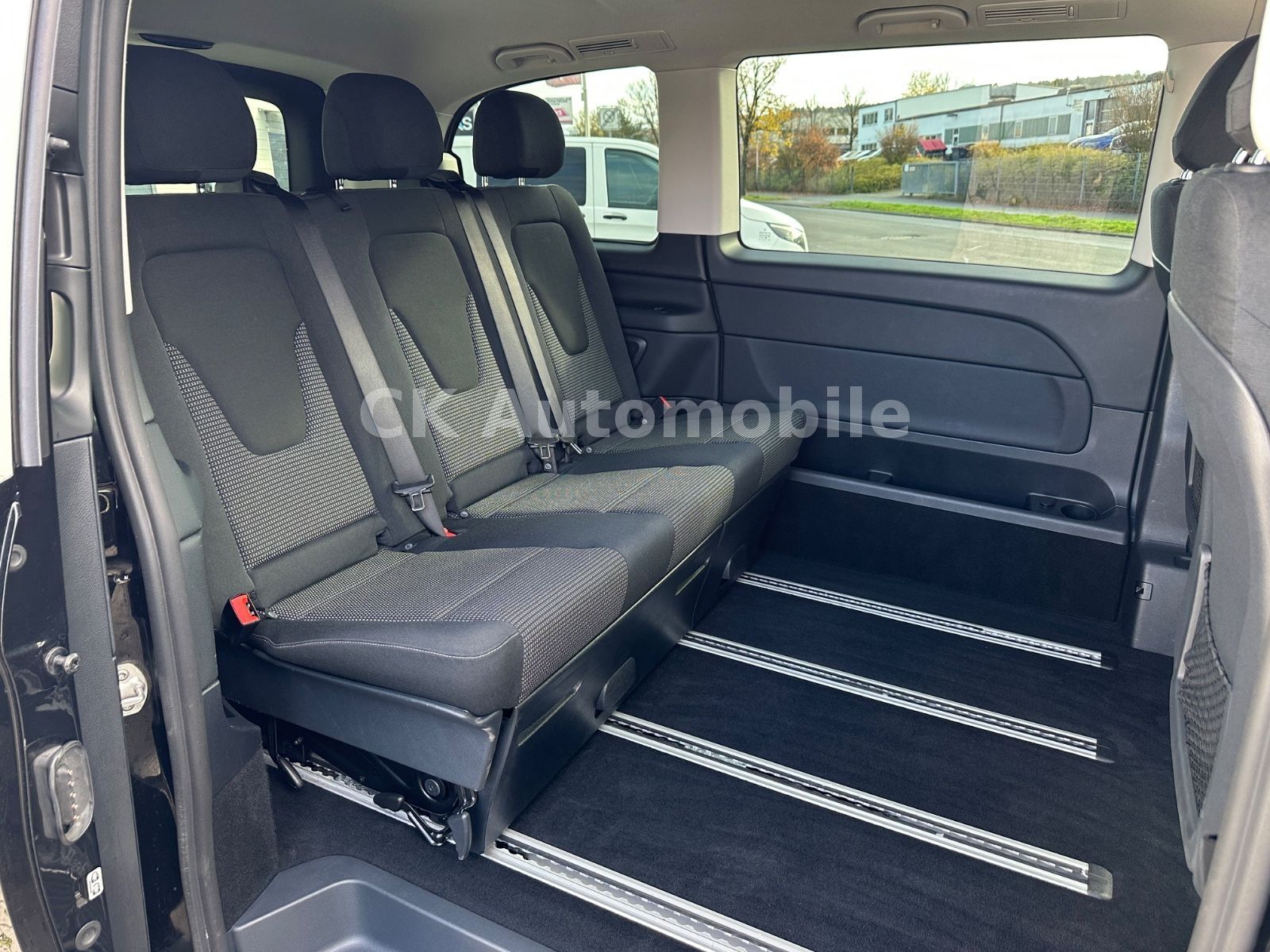 Fahrzeugabbildung Mercedes-Benz V 300d EDITION Kompakt/5 Sitze/Navi/LED/AHK
