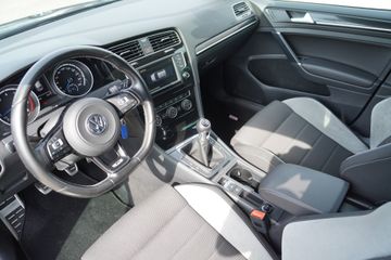 Volkswagen Golf - 10