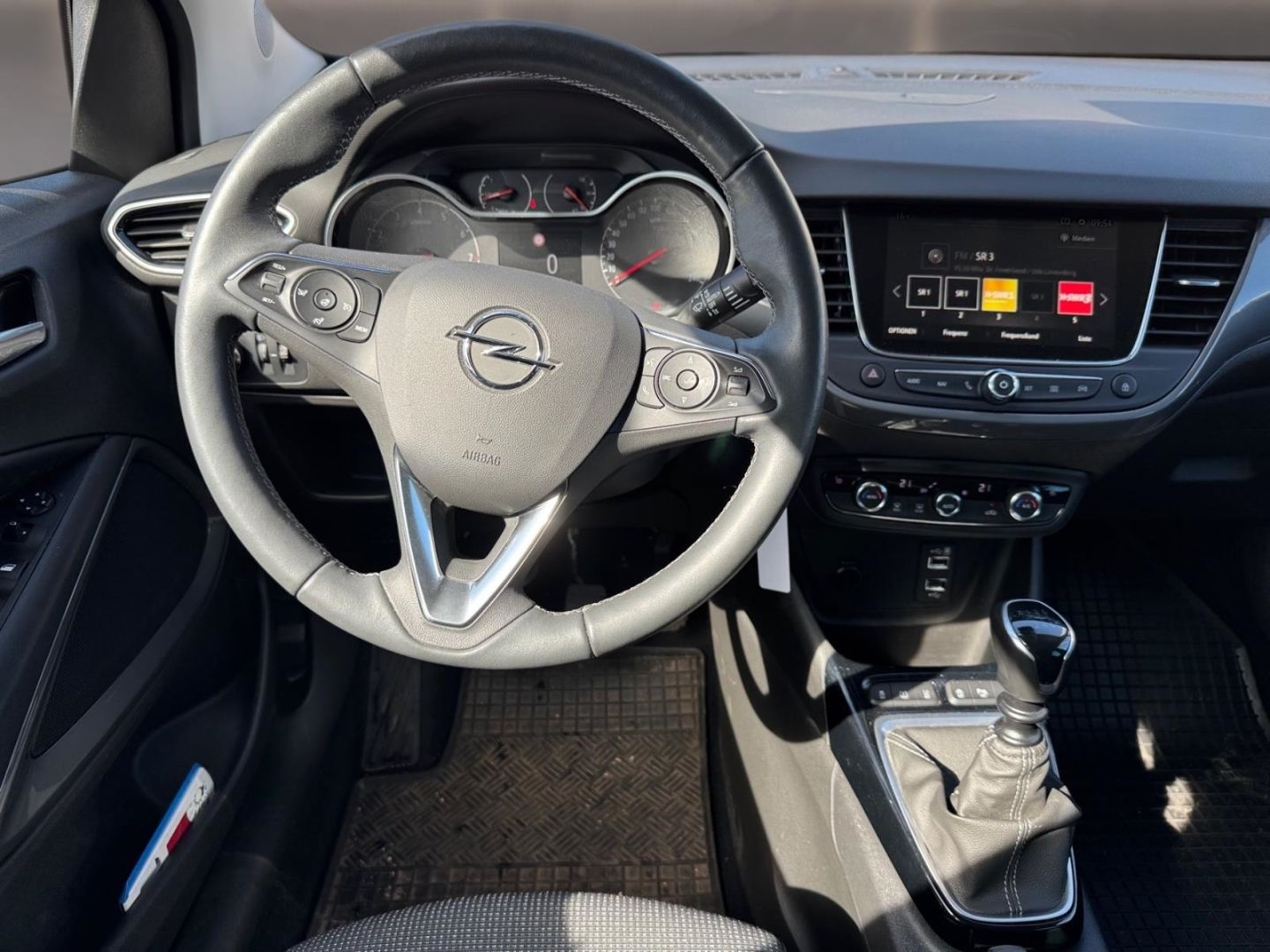 Fahrzeugabbildung Opel Crossland Elegance AHK-abnehmbar Navi LED Apple
