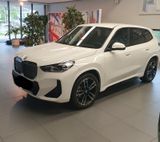 BMW iX1 eDrive20 - M-Sport | 19"| AHK | HUD | uvm. - BMW iX1 von privat