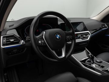 Fahrzeugabbildung BMW 320d xDr Tour Luxury Line AHK HiFI Laserlicht