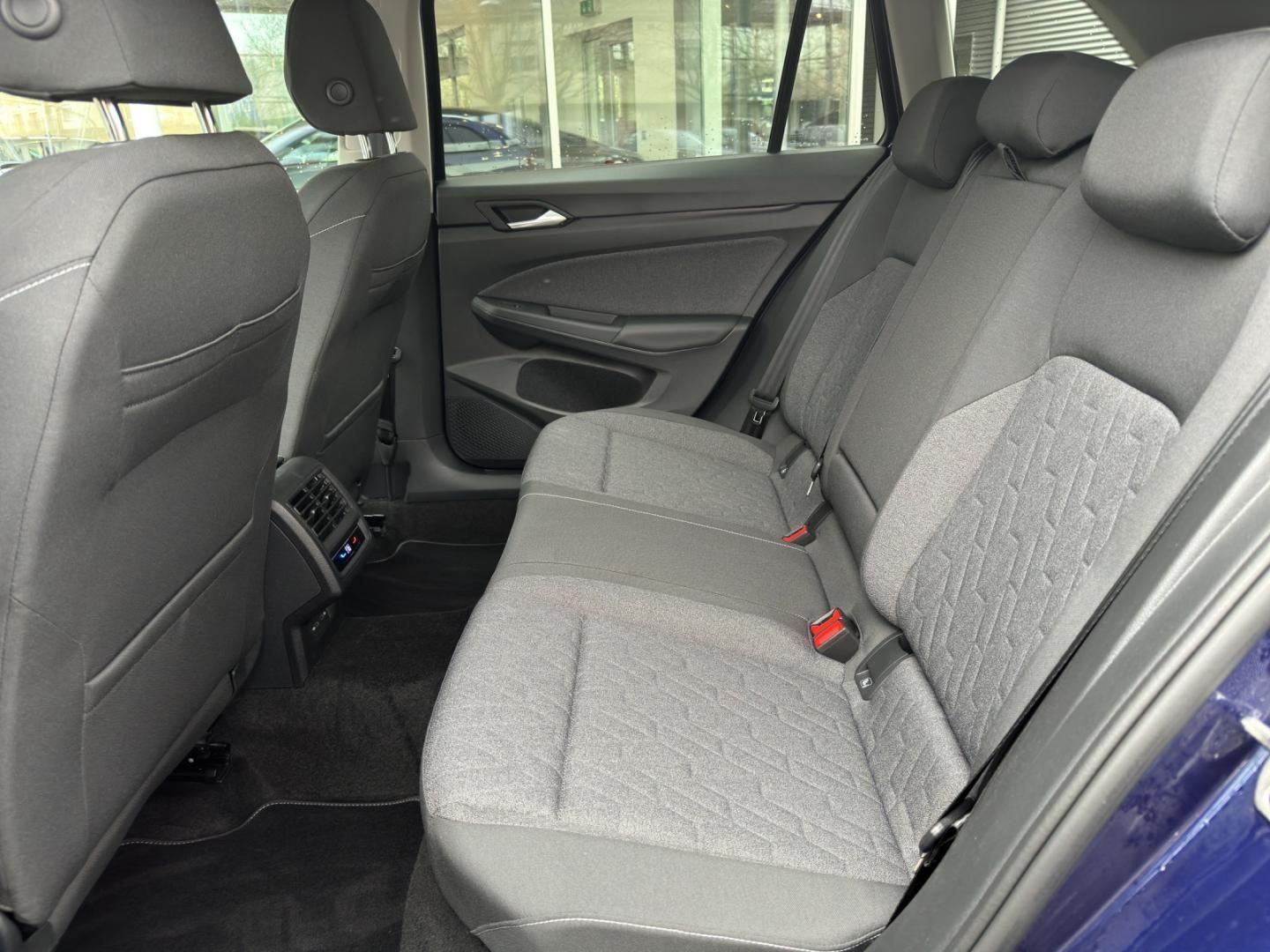 Fahrzeugabbildung Volkswagen Golf Variant MOVE Golf VIII Variant MOVE 1.0 eTS