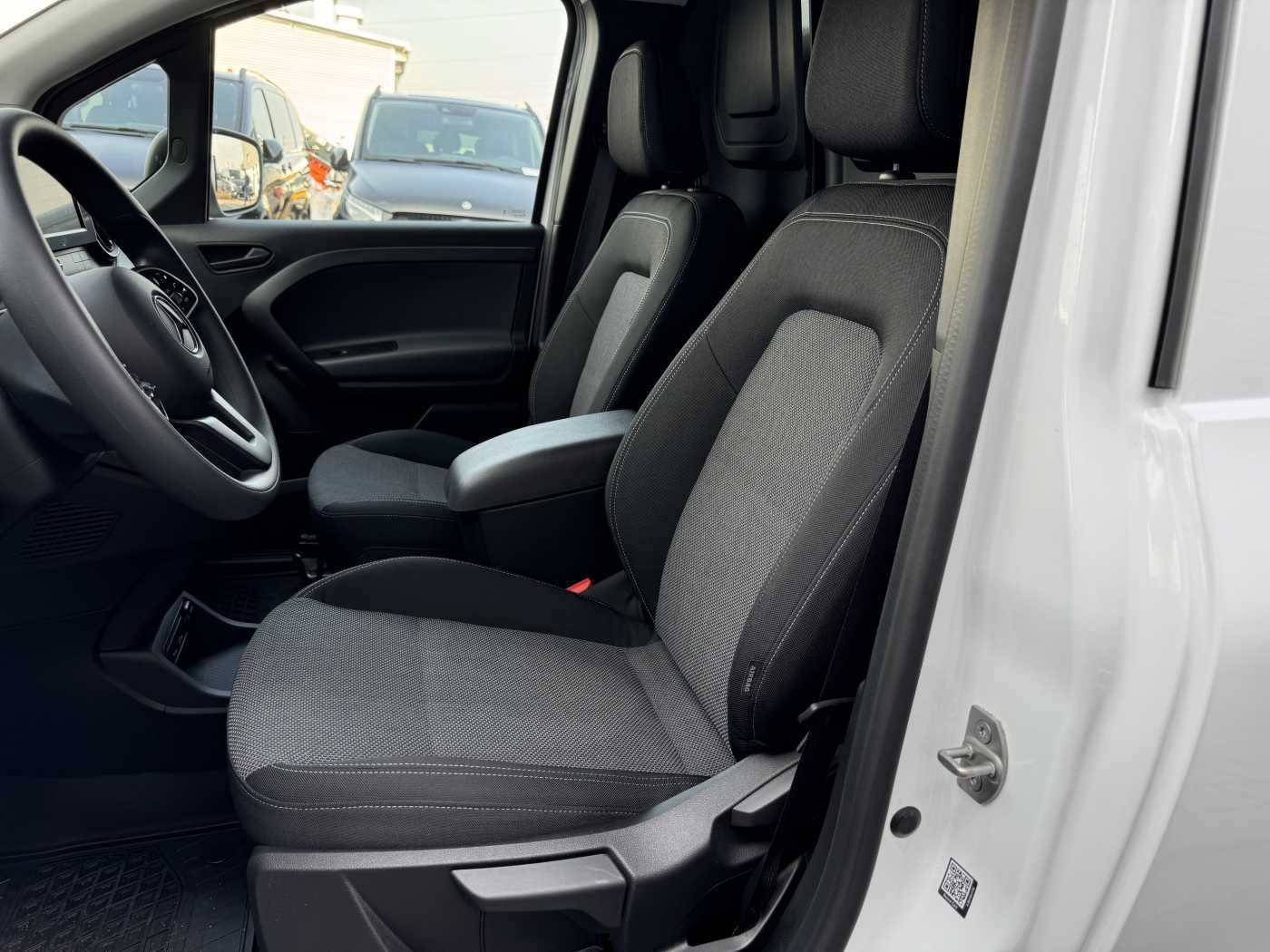 Fahrzeugabbildung Mercedes-Benz ECitan Kasten Klimaautom. Kamera SHZ MBUX AHK