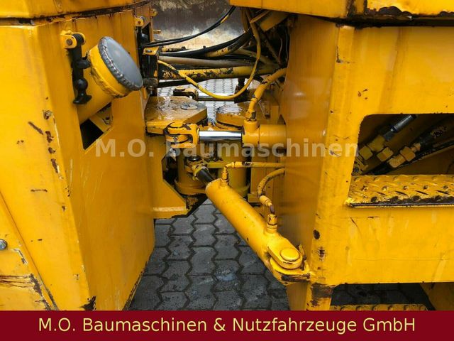 Fahrzeugabbildung BOMAG BW 141 AD / Walze / 4 Zylinder Deutz /