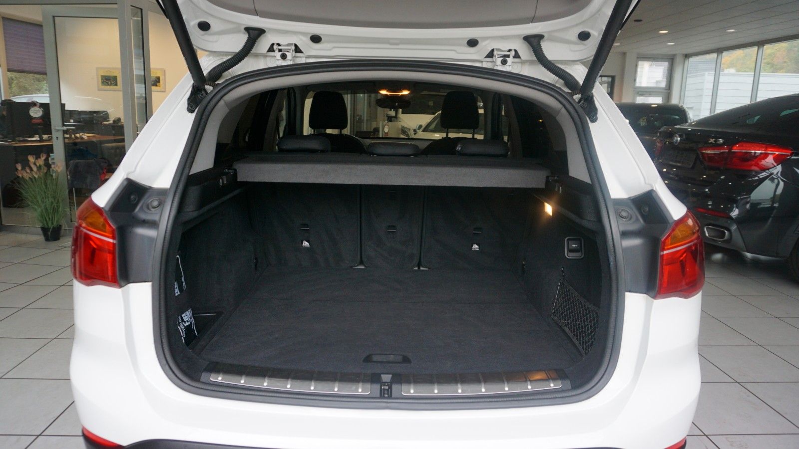 Fahrzeugabbildung BMW X1 sDrive 18 i *NAVIGATION*Elektr.Heckklappe*