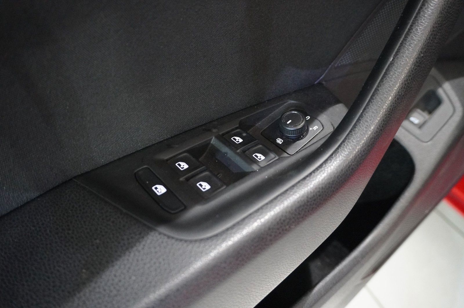 Fahrzeugabbildung Volkswagen Passat Vari. 2.0D COMFORTL. NAVI/LED/SPORT/AHK