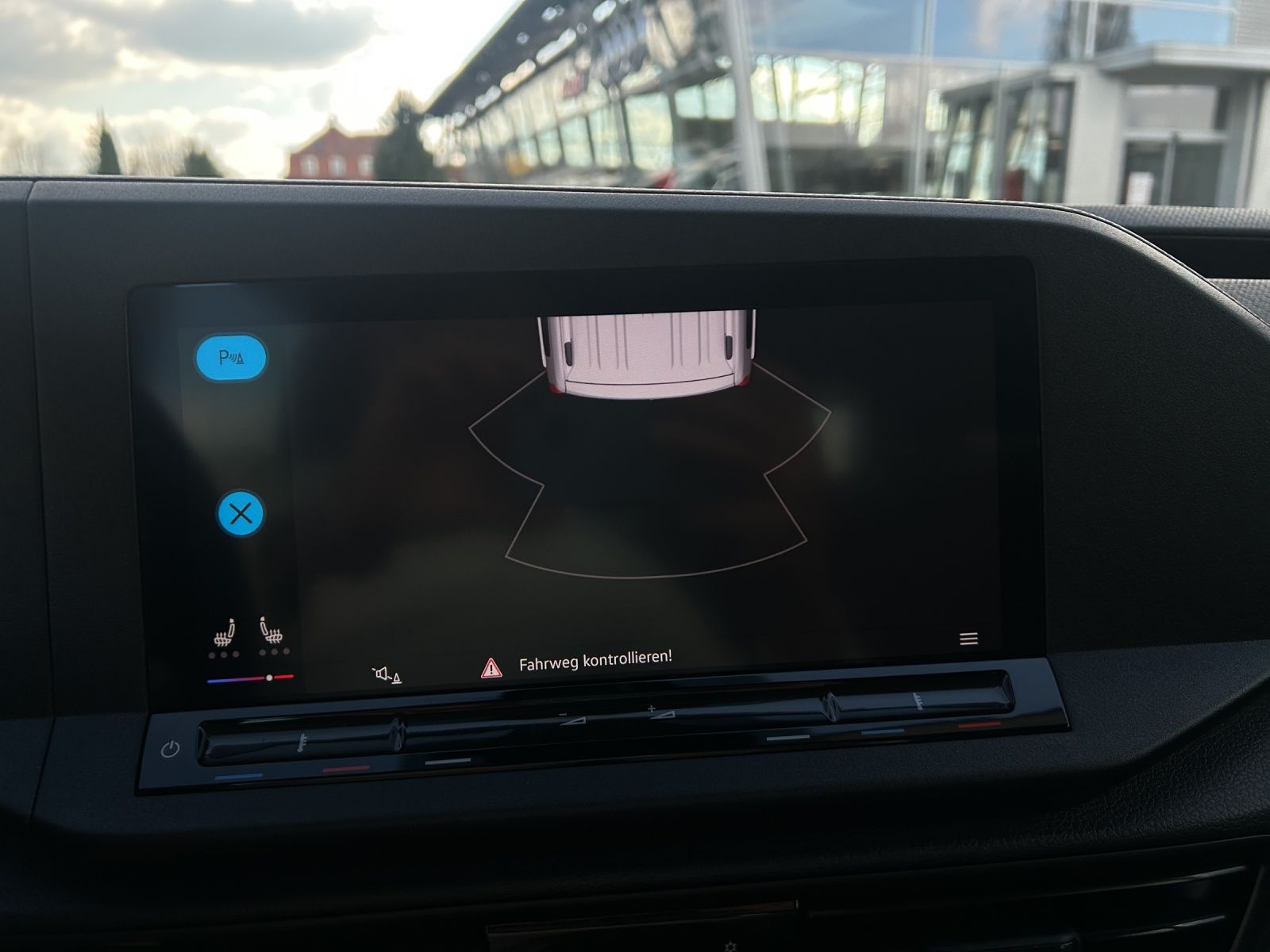 Fahrzeugabbildung Volkswagen Caddy Kombi TDI Maxi 4MOT AHZV PDC NSW