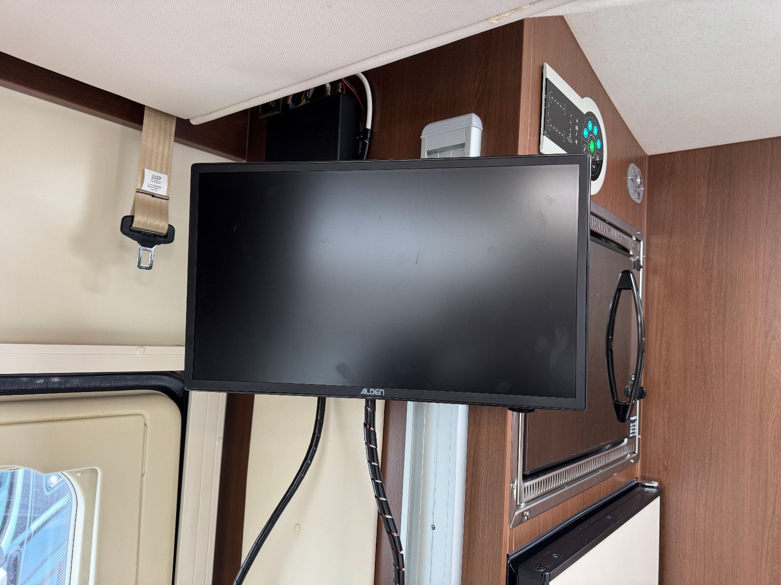 Fahrzeugabbildung Ahorn ALASKA TE PLUS AUTOMATIK SOLAR TV LUFTFEDERUNG