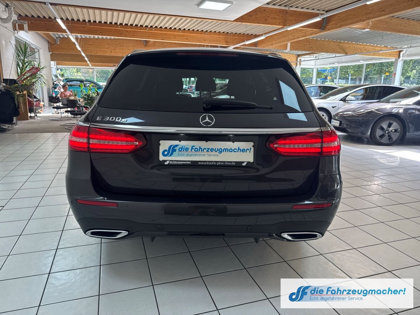 Fahrzeugabbildung Mercedes-Benz E 300 -Klasse EU6d  Sportpaket Niveau Digitales