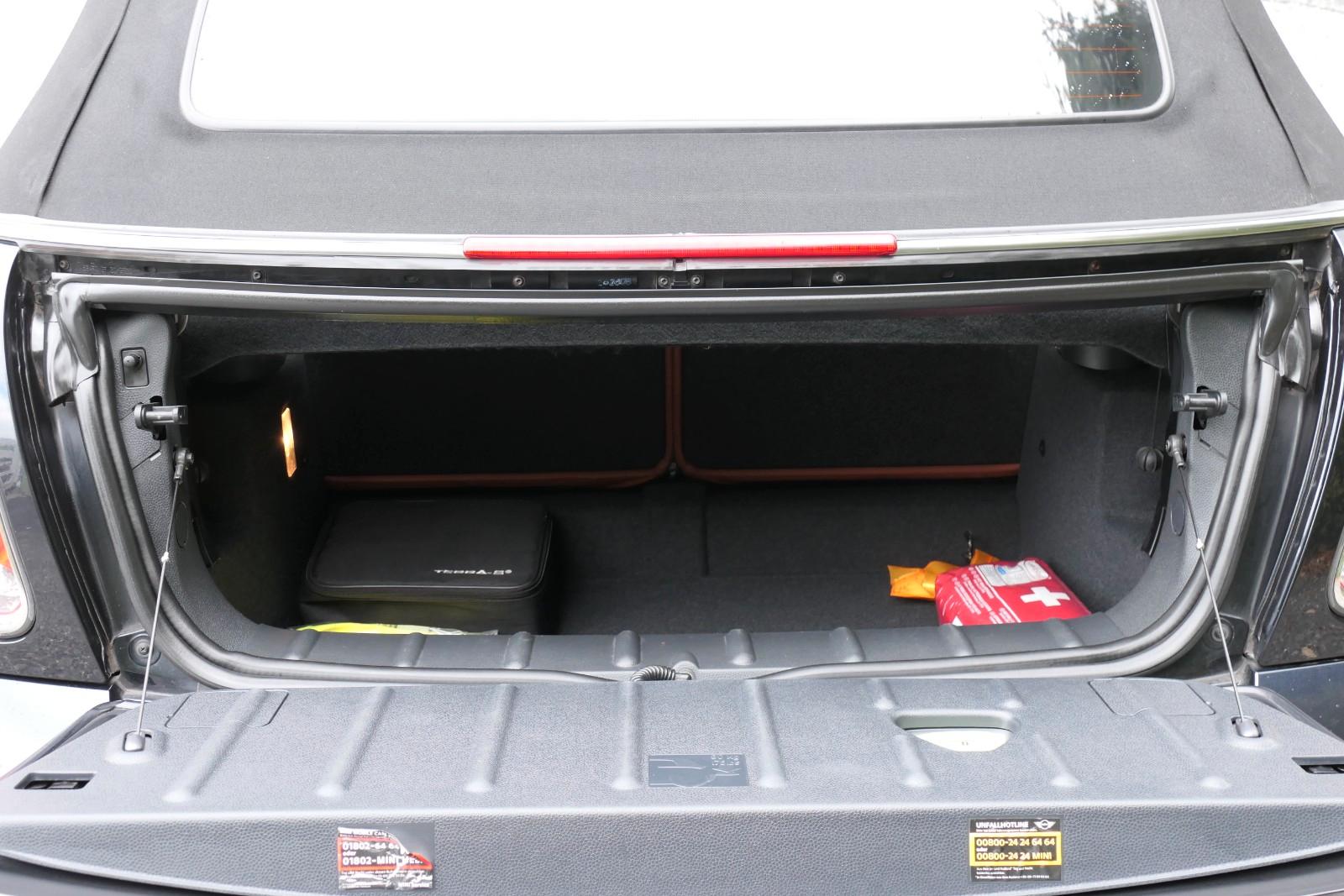 MINI Cooper S Cabrio Sidewalk* LEDER * PDC * TÜV *