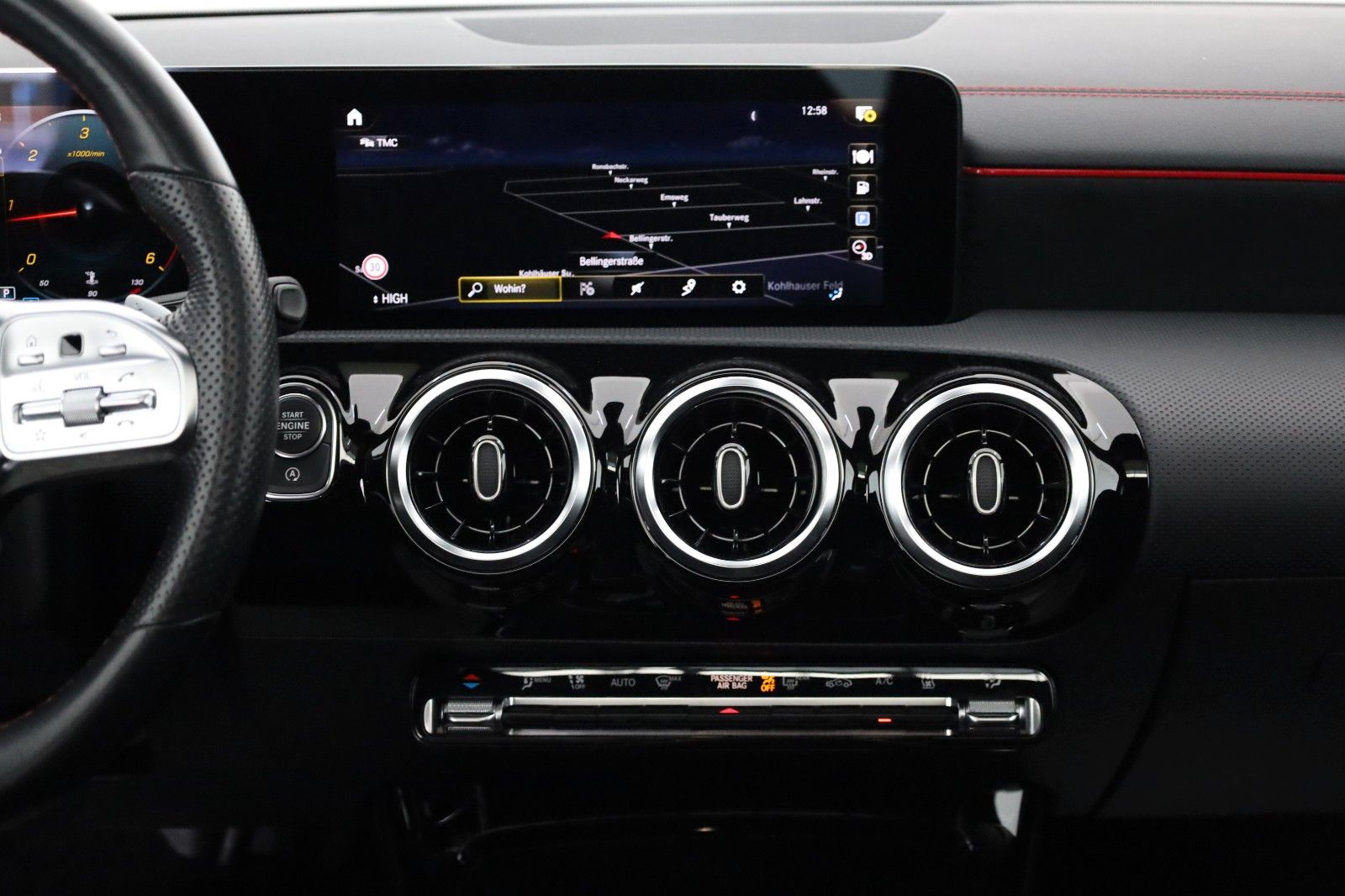 Fahrzeugabbildung Mercedes-Benz CLA 220d SB 4M AMG Line T.Leder,Navi,Night/ParkP