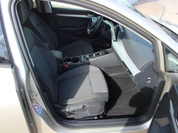 Volkswagen Golf VIII 1.5 eTSI DSG Move Tiptronic KLIMA LED