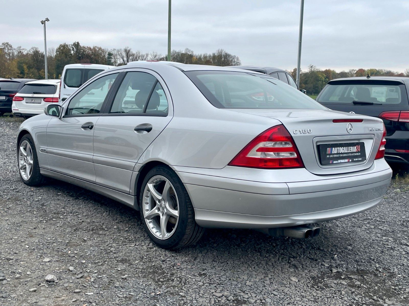 Fahrzeugabbildung Mercedes-Benz C 180 Limo Komp. CLASSIC 17"LMR STEUERKETTE NEU