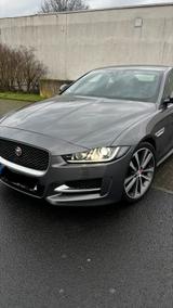 Jaguar XE R-Sport - Jaguar XE R-Sport mit Benzin-Antrieb