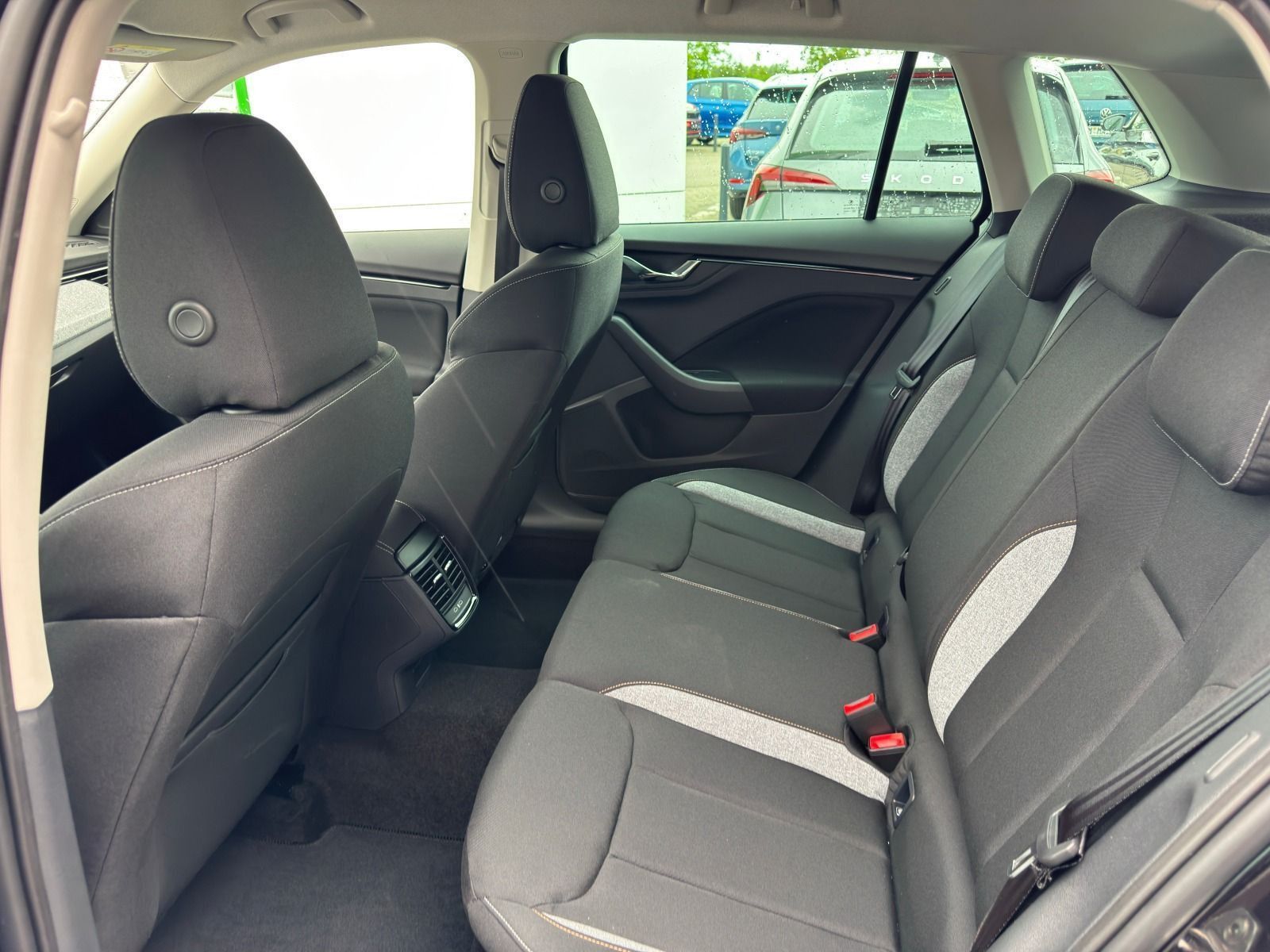 Fahrzeugabbildung SKODA Kamiq Selection 115PS DSG*RFK*LED*PDC*SmartLink