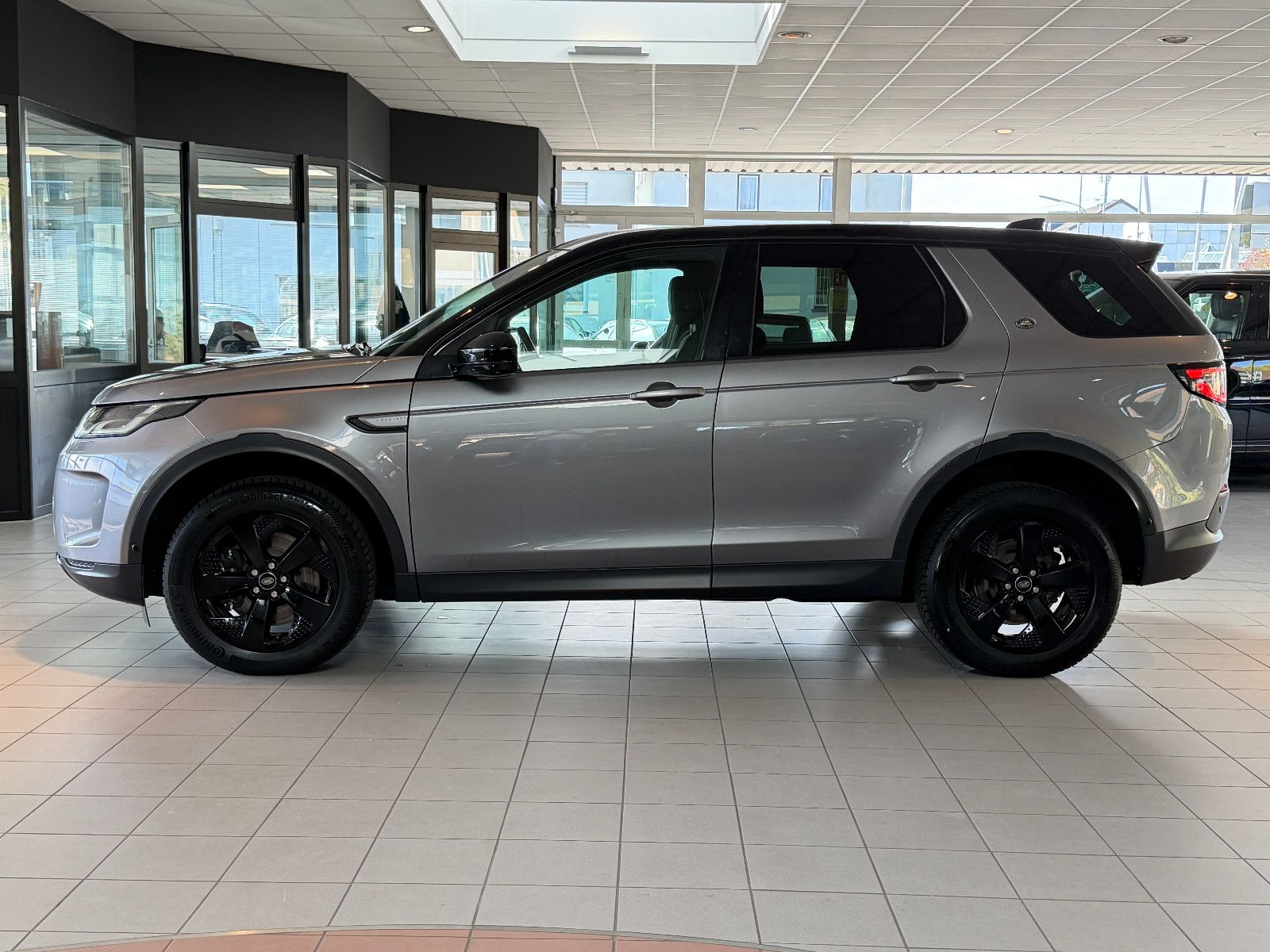 Fahrzeugabbildung Land Rover Discovery Sport AWD D200/360''KAM/LEDER/PANORAMA