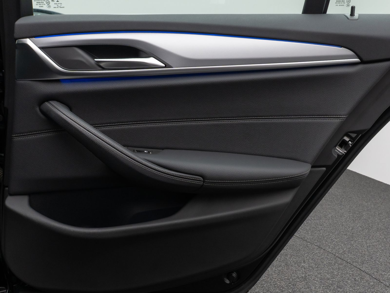 Fahrzeugabbildung BMW 530d Panorama Kamera DAB HiFi DrivAssist Komfort