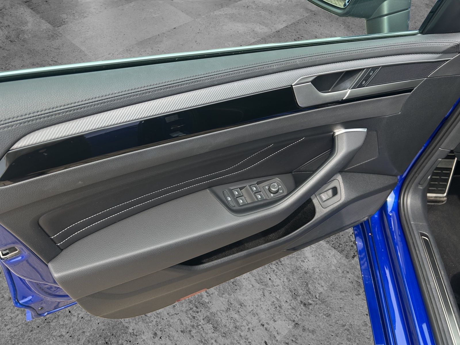Fahrzeugabbildung Volkswagen Arteon SB TSI R-Line DSG LED Navi AID Leder ACC