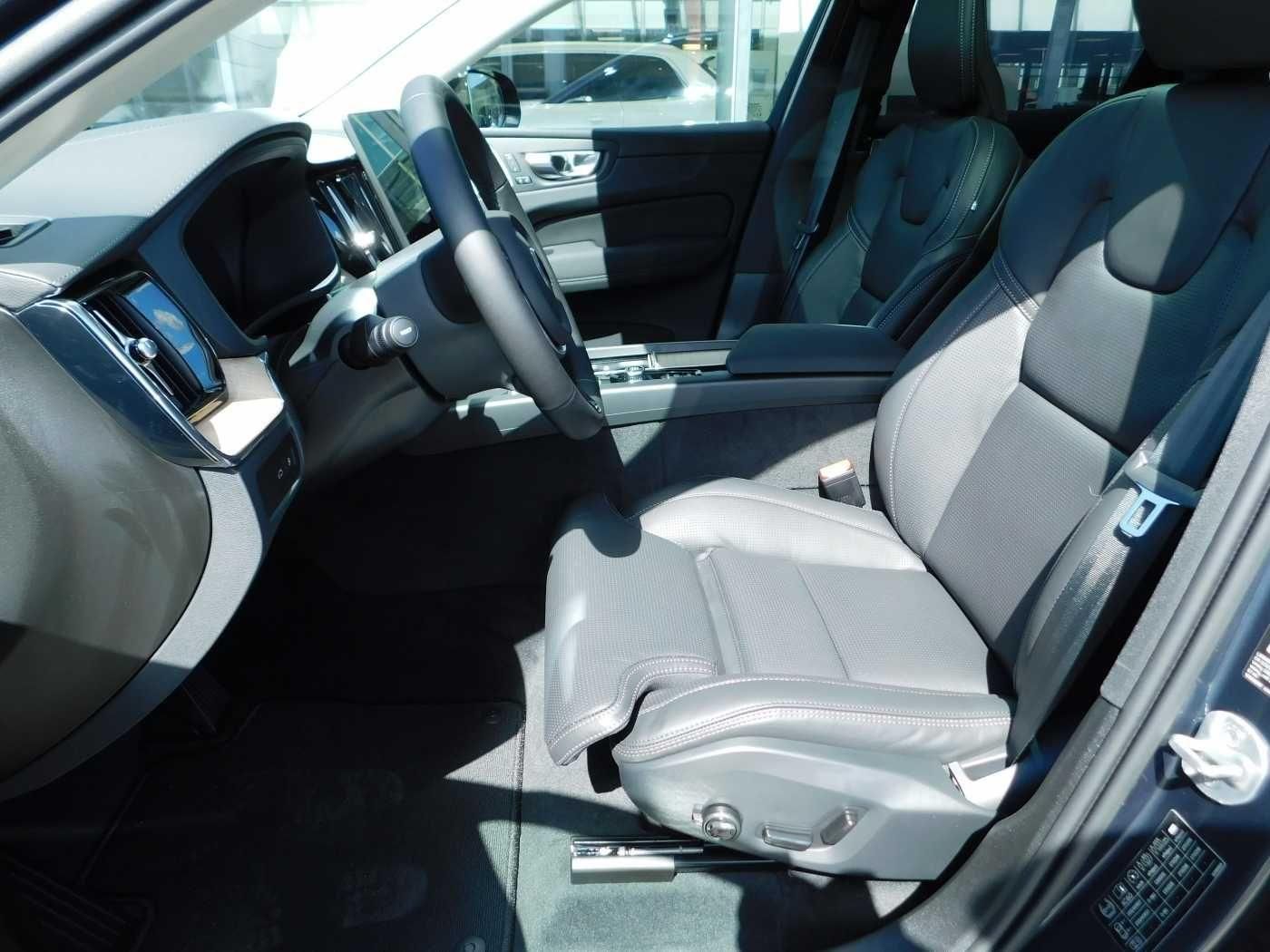 Fahrzeugabbildung Volvo XC60 T8 AWD Ultra Black Edit. 'HEAD-UP-DISPLAY'