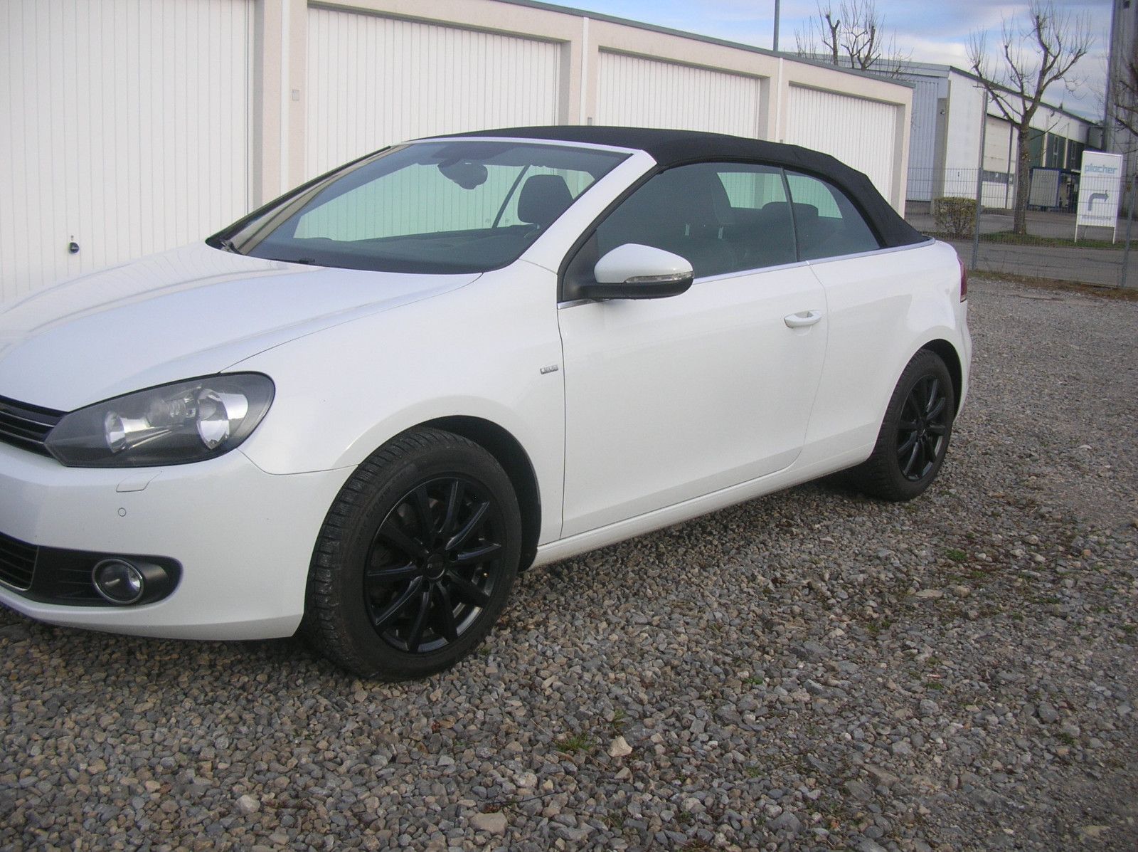 Volkswagen Golf - 1