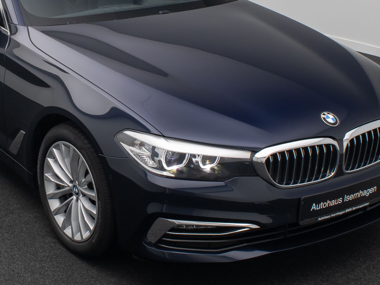 Fahrzeugabbildung BMW 540i xD LuxuryLine HUD Kamera HiFi Alarm Komfort