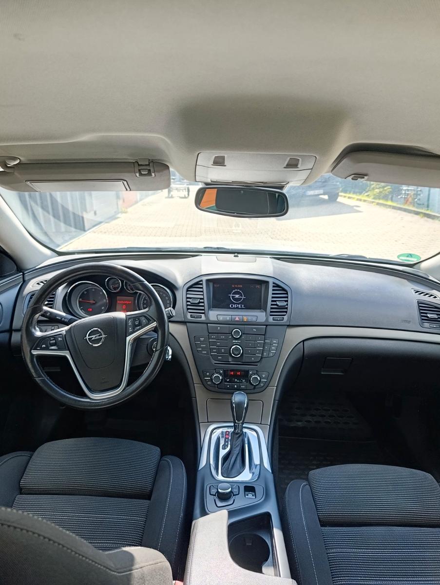 Opel Insignia 2011 — photo 12