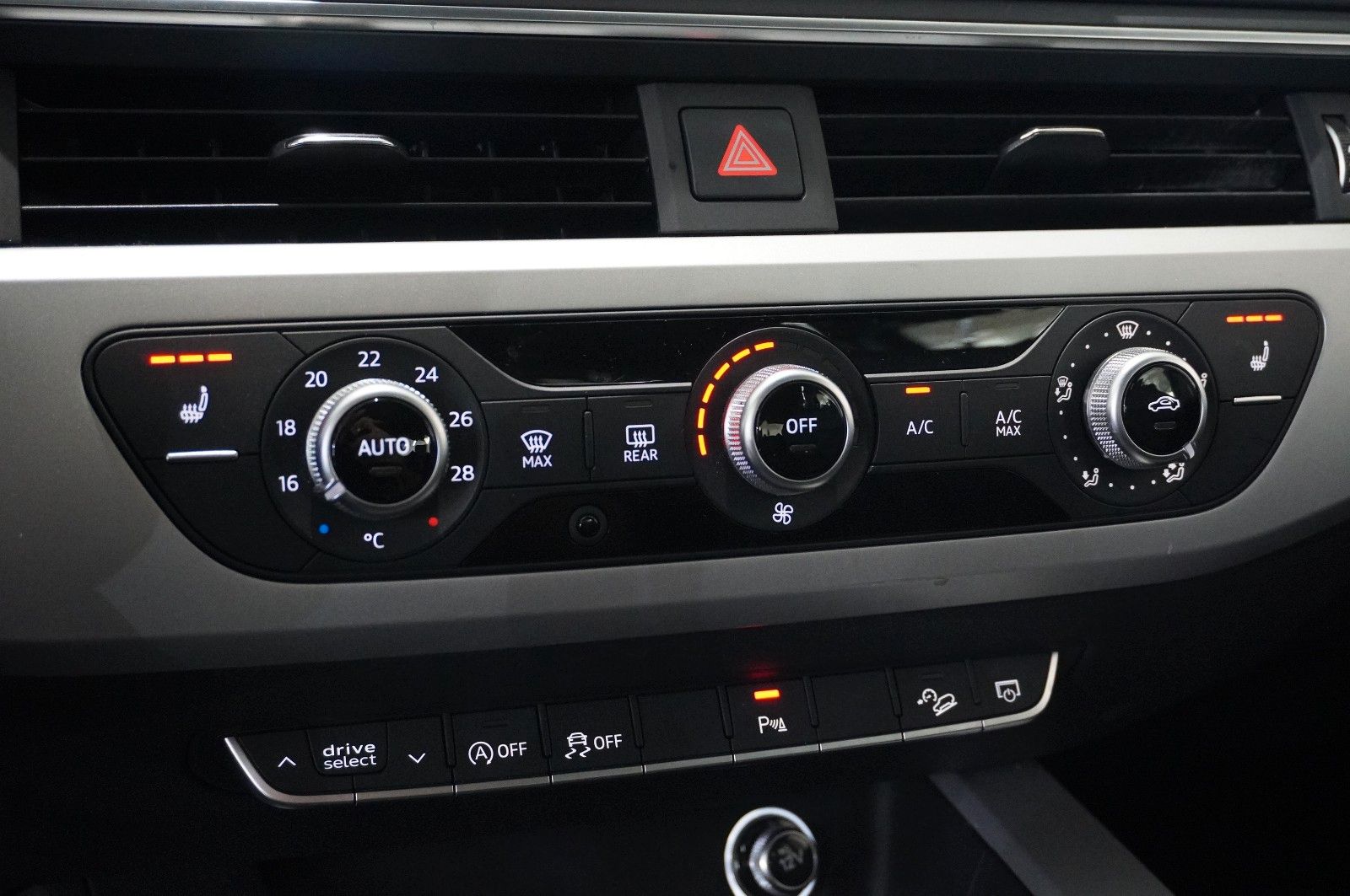 Fahrzeugabbildung Audi A4 Allroad quattro 45 TFSI LEDER/MMI/SHZ/LED/AHK