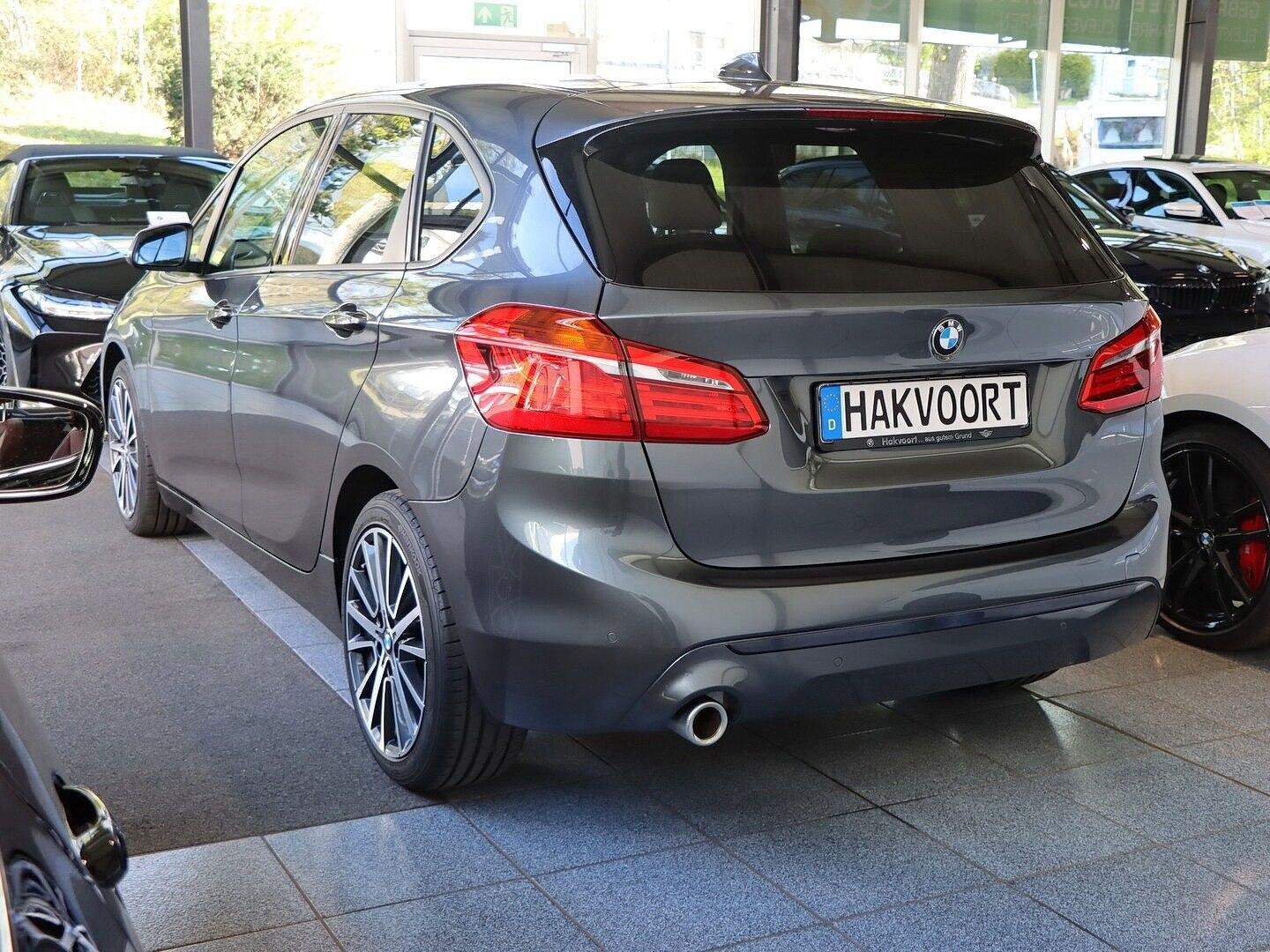 BMW 218i Active Tourer Sport Line 18" LM PDC Navi