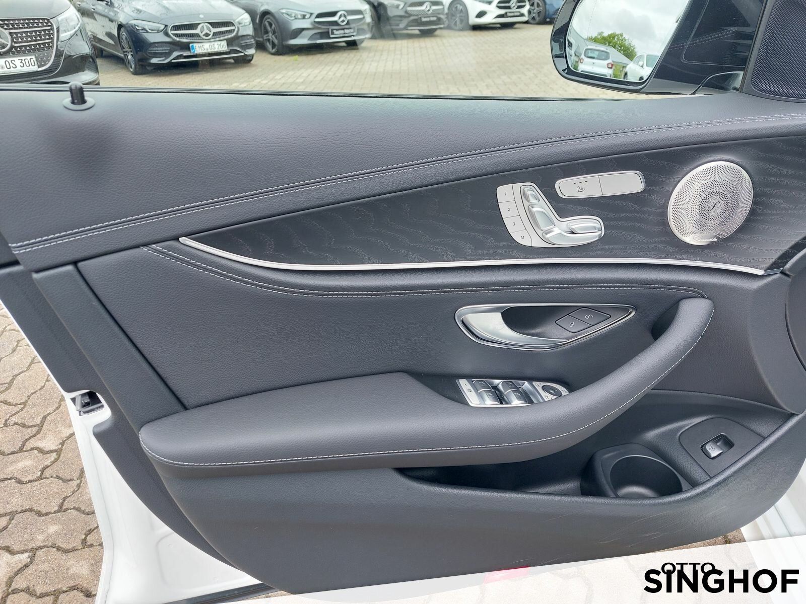 Fahrzeugabbildung Mercedes-Benz E 220 d T 4matic AMG Pano+AHK+Airmatic+dynam.LED