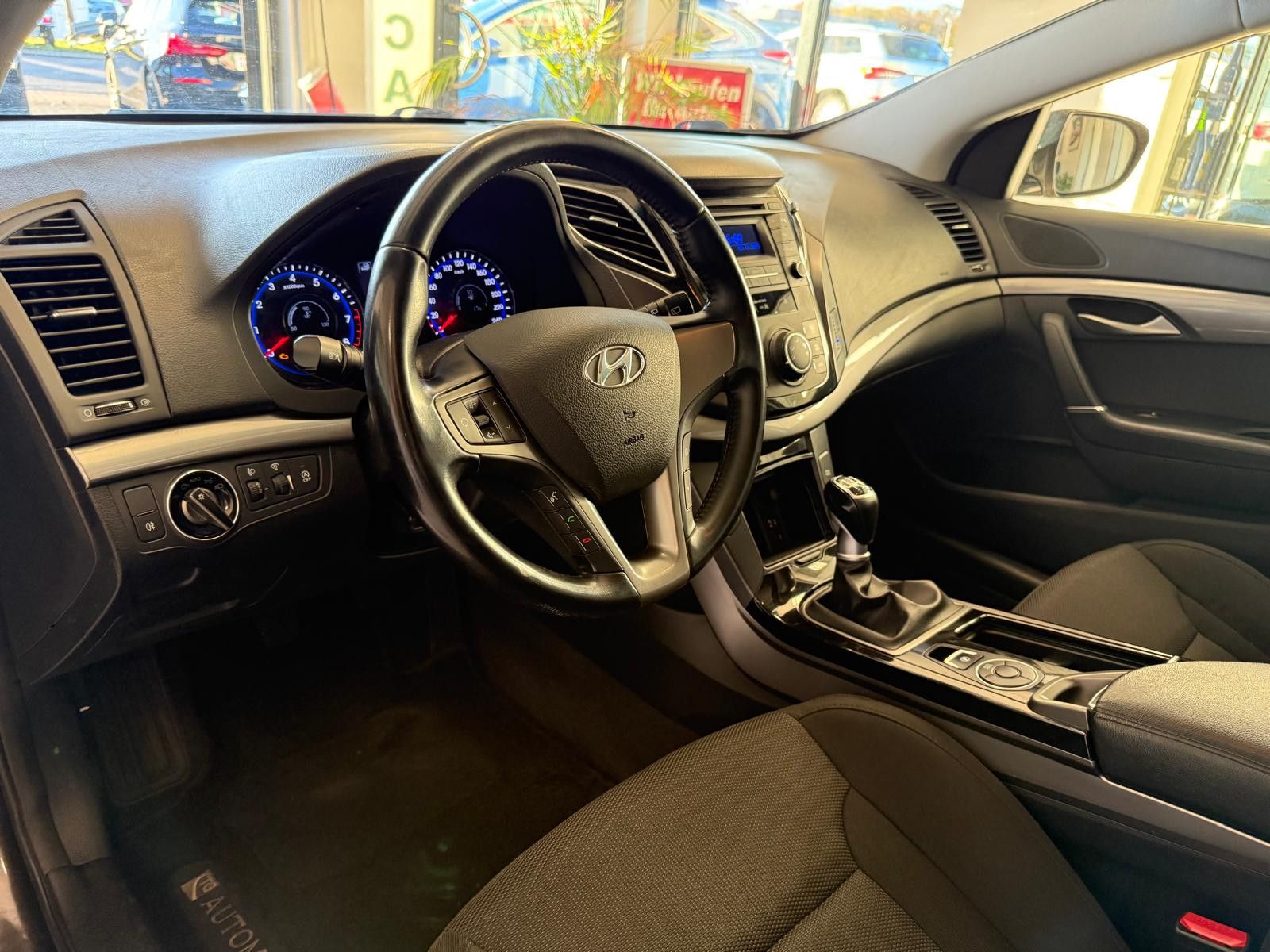 Fahrzeugabbildung Hyundai i40 cw blue Classic /AHK/8.FACH BEREIFT