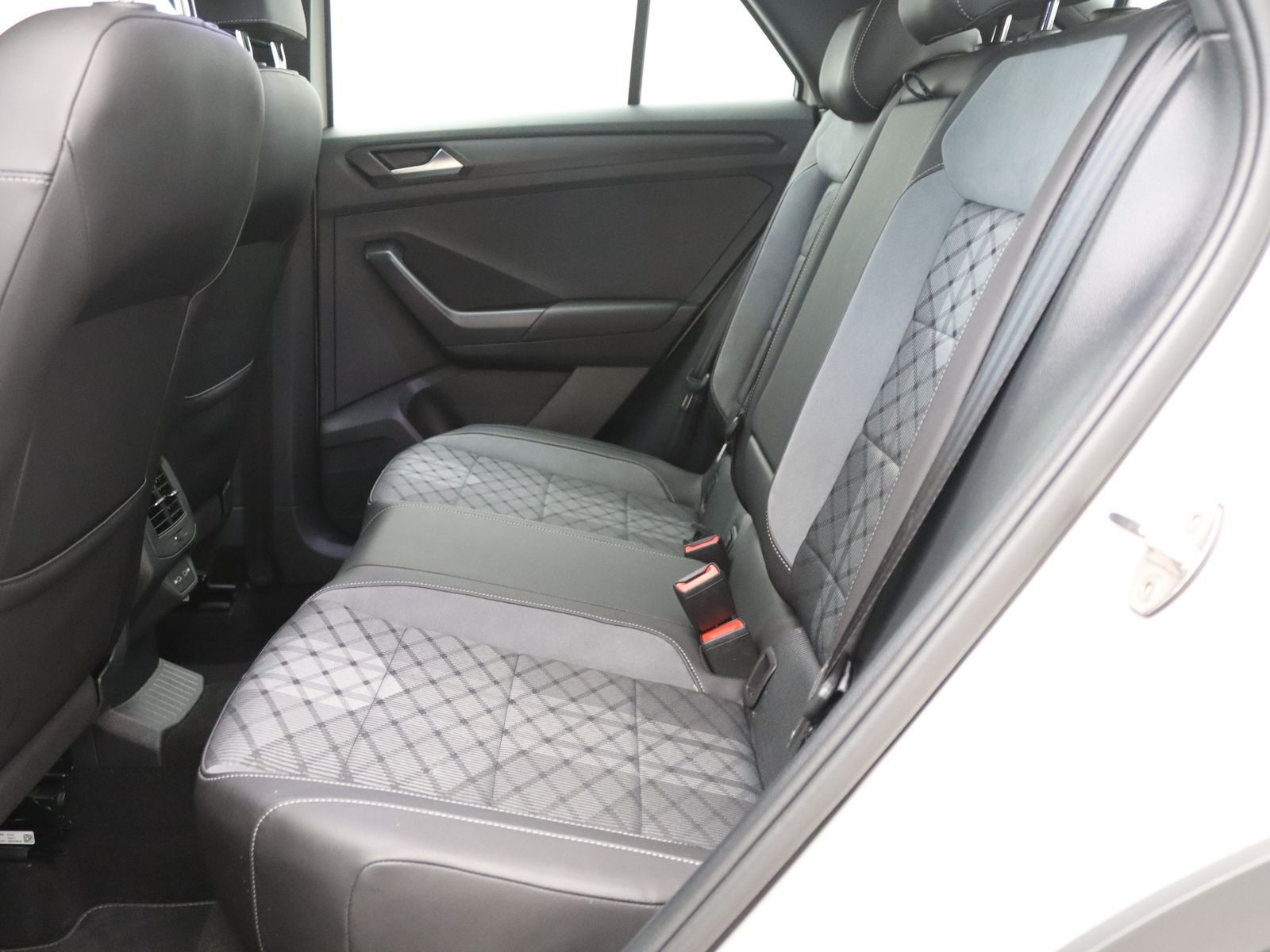 Volkswagen T-Roc - Bild 12